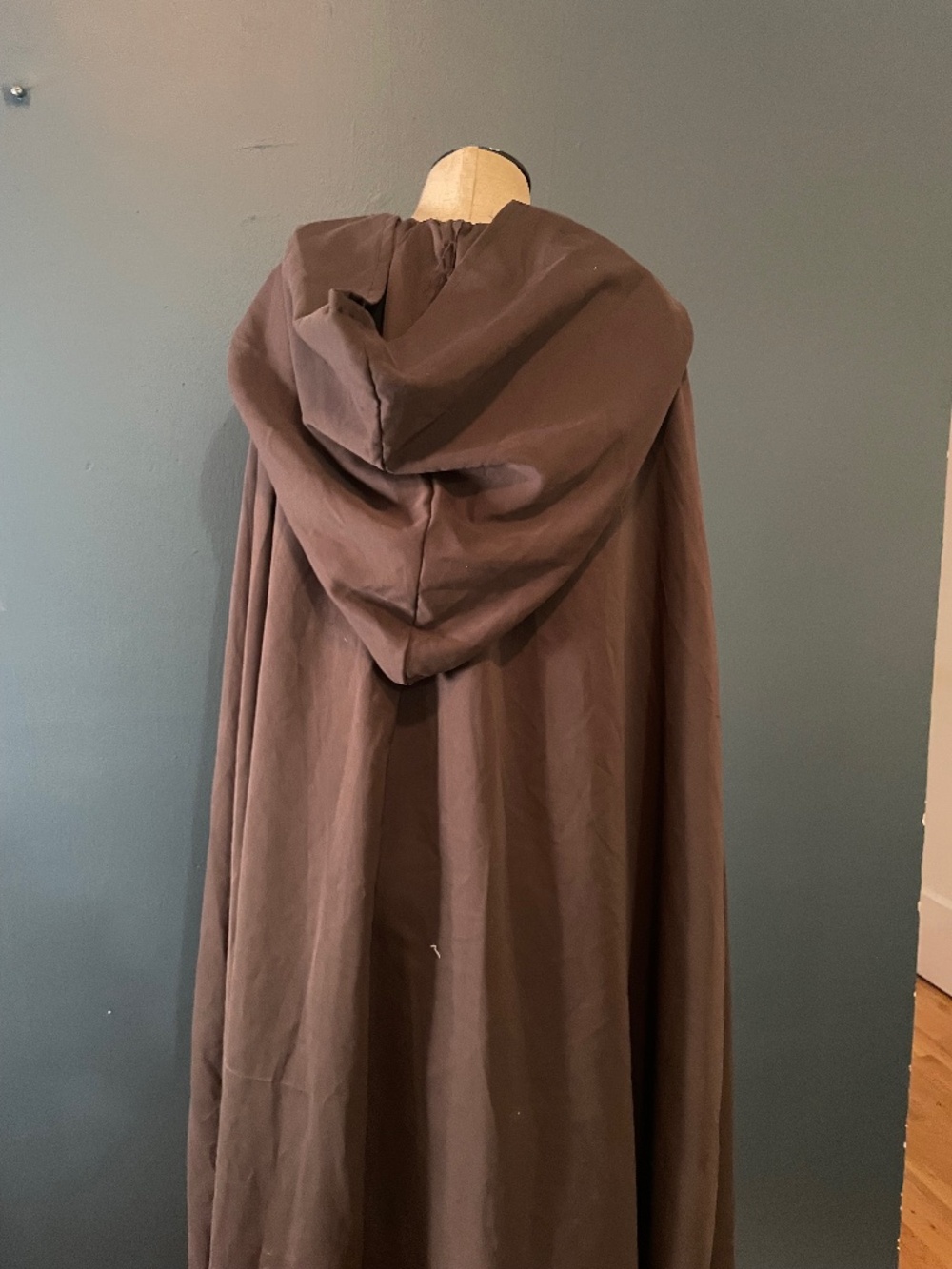 Knee length cloak with hood - Picture 3 of 4